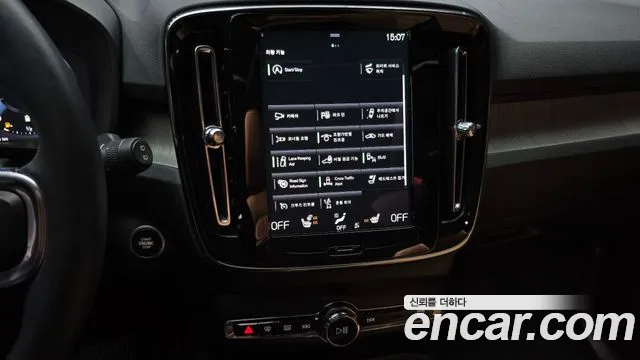 Volvo XC40 2021 — фото 16