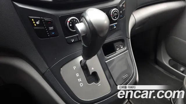 Hyundai Starex 2018 — фото 9