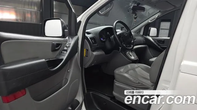 Hyundai Starex 2018 — фото 10