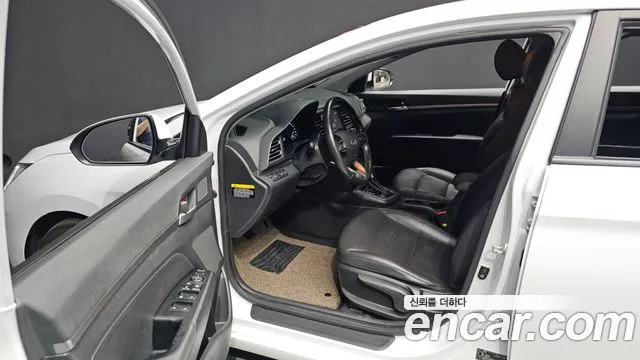 Hyundai AVANTE 2019 — фото 10