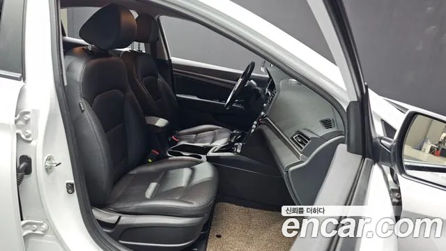 Hyundai AVANTE 2019 — фото 11