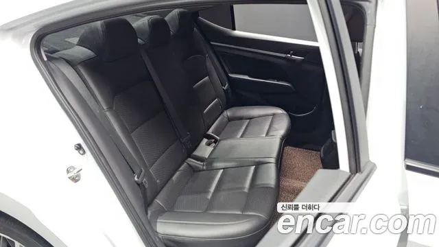 Hyundai AVANTE 2019 — фото 12