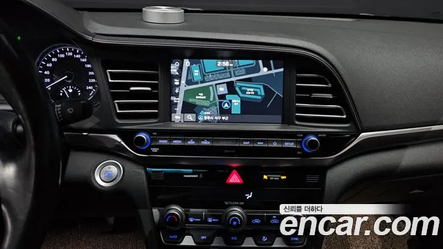 Hyundai AVANTE 2019 — фото 15