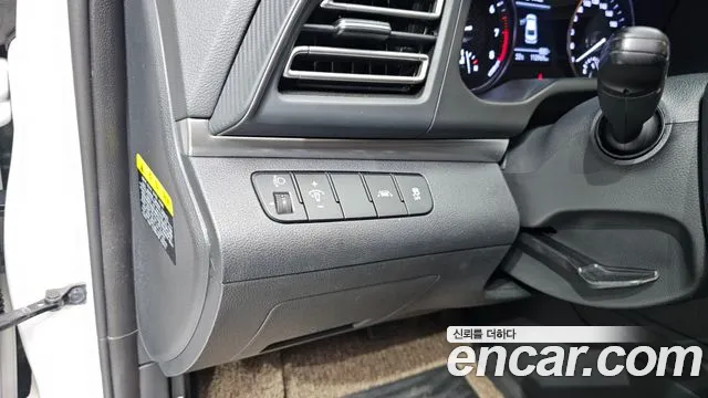 Hyundai AVANTE 2019 — фото 18