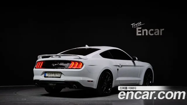 Ford Mustang 2021 — фото 2