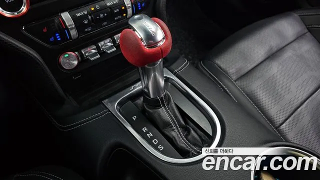 Ford Mustang 2021 — фото 12