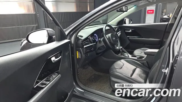 Kia Niro 2021 — фото 13