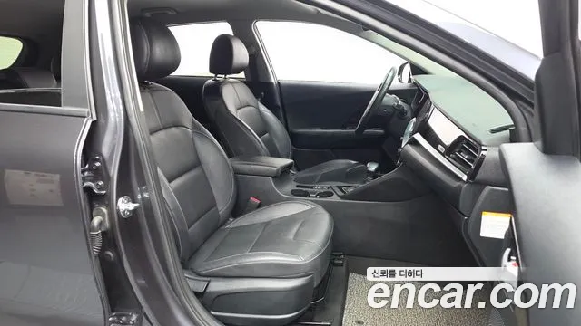 Kia Niro 2021 — фото 17