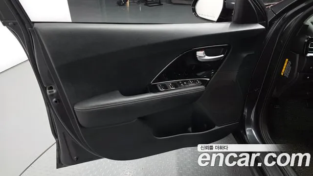Kia Niro 2021 — фото 14