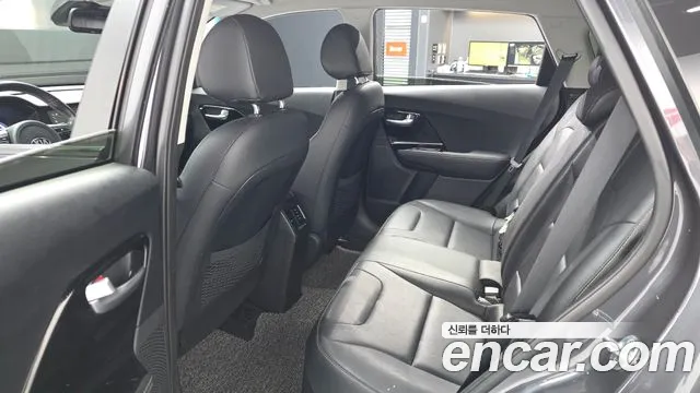 Kia Niro 2021 — фото 16