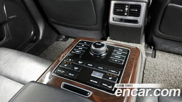 Hyundai Equus 2013 — фото 19