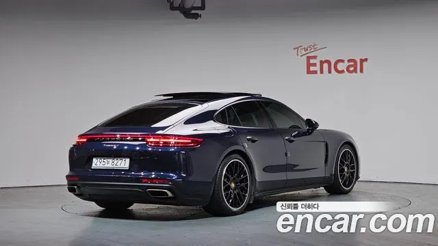 Porsche Panamera 2020 — фото 1