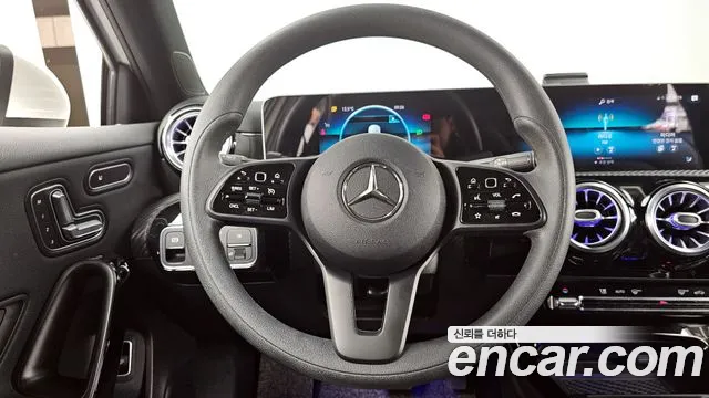 Mercedes-Benz A-Class 2020 — фото 13