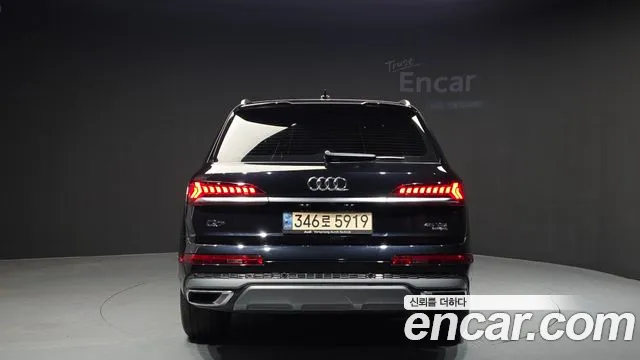 Audi Q7 2021 — фото 4