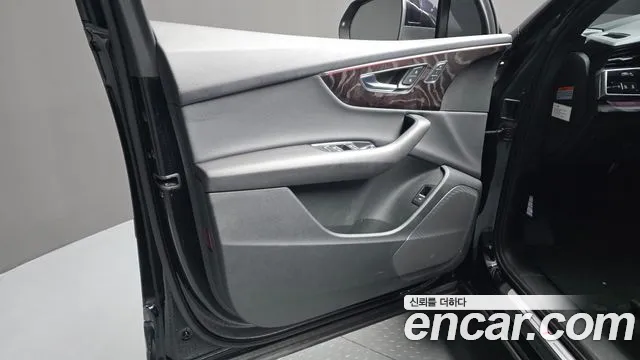 Audi Q7 2021 — фото 14