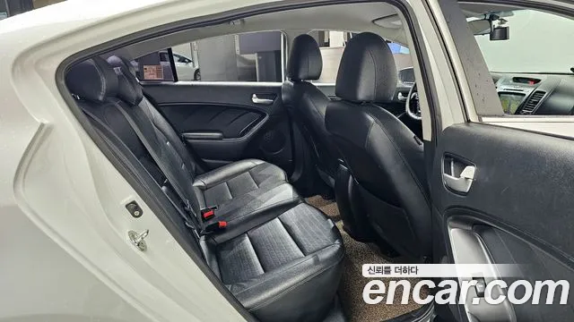 Kia K3 2017 — фото 11