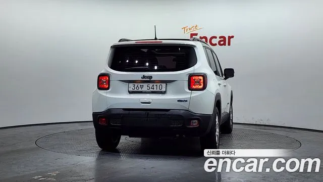 Jeep Renegade 2018 — фото 4