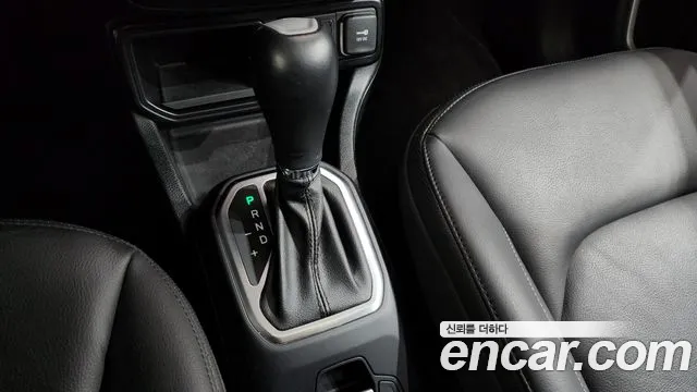 Jeep Renegade 2018 — фото 12