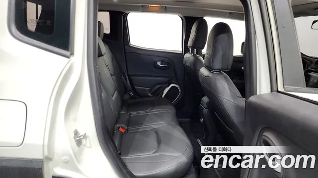 Jeep Renegade 2018 — фото 17
