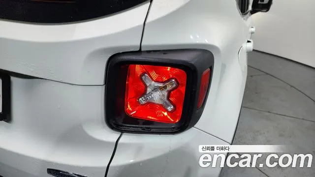 Jeep Renegade 2018 — фото 9