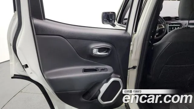 Jeep Renegade 2018 — фото 15