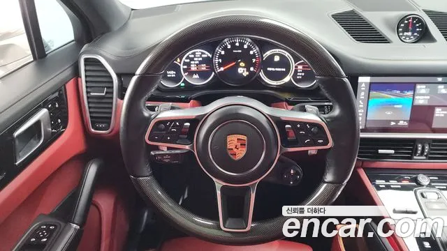 Porsche Cayenne 2020 — фото 19