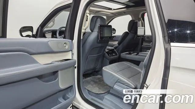 Lincoln Navigator 2019 — фото 12