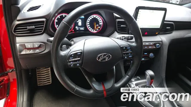 Hyundai Veloster 2018 — фото 13