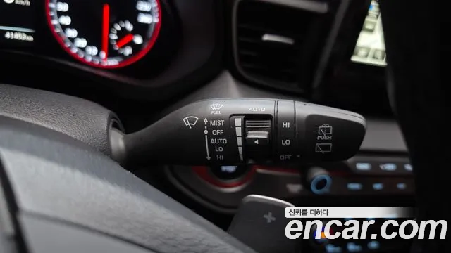 Hyundai Veloster 2018 — фото 18