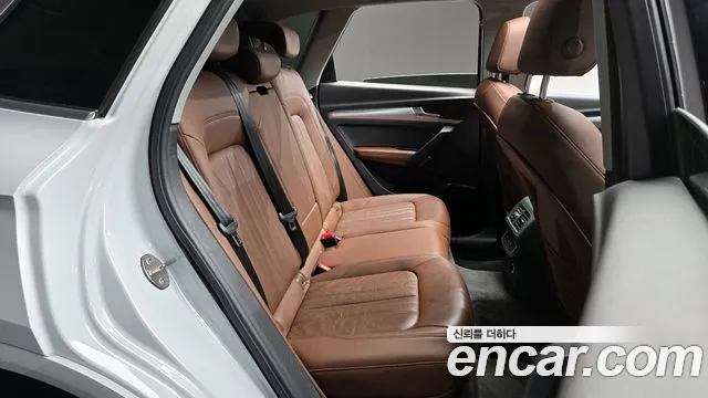 Audi Q5 2020 — фото 17