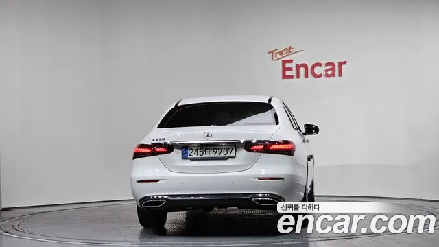 Mercedes-Benz E-Class 2021 — фото 4