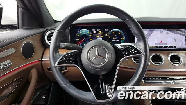 Mercedes-Benz E-Class 2021 — фото 13
