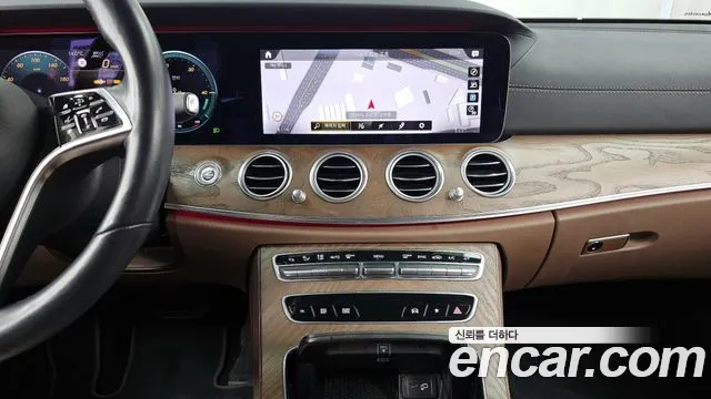 Mercedes-Benz E-Class 2021 — фото 14