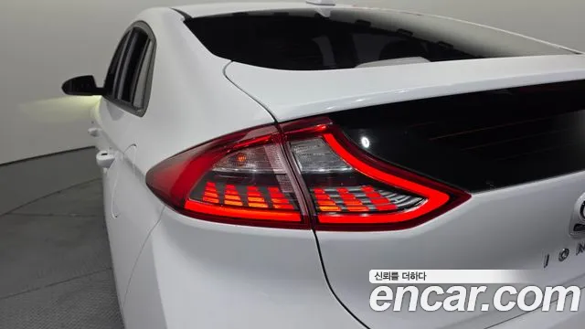 Hyundai Ioniq 2018 — фото 9
