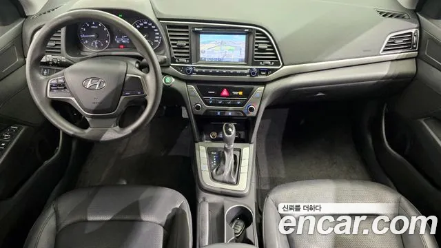 Hyundai AVANTE 2016 — фото 10