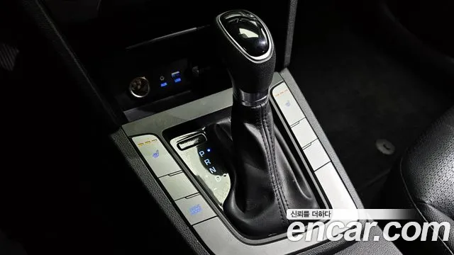 Hyundai AVANTE 2016 — фото 12