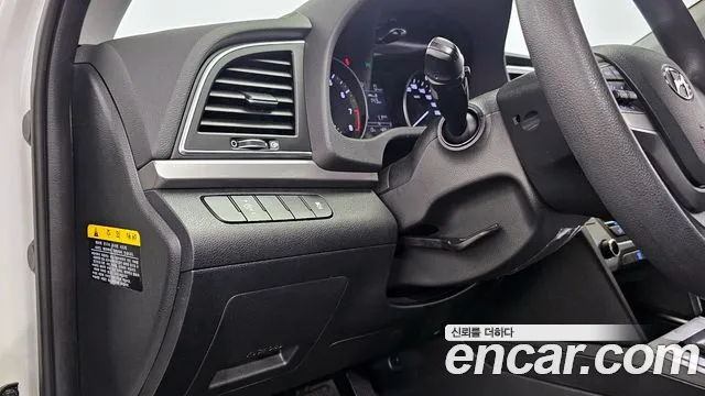Hyundai AVANTE 2016 — фото 20