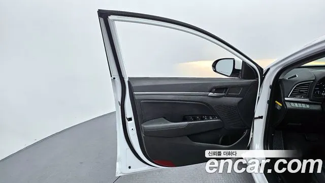 Hyundai AVANTE 2016 — фото 14