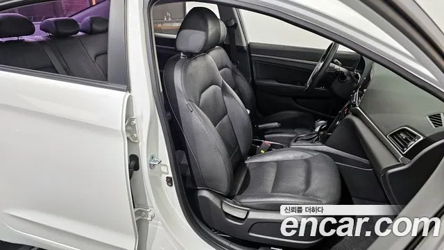 Hyundai AVANTE 2016 — фото 16