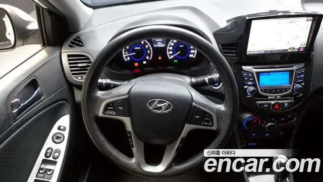 Hyundai Accent 2011 — фото 13
