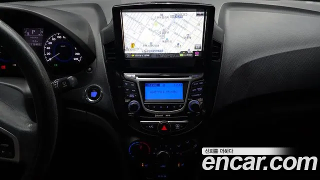 Hyundai Accent 2011 — фото 15