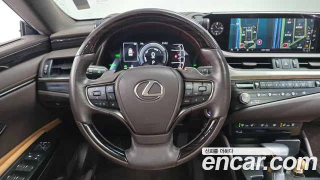 Lexus ES 2021 — фото 19