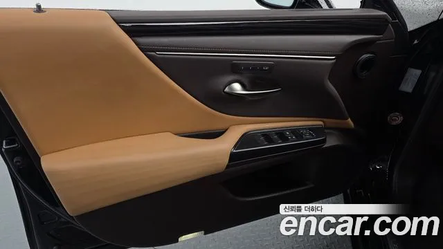 Lexus ES 2021 — фото 14