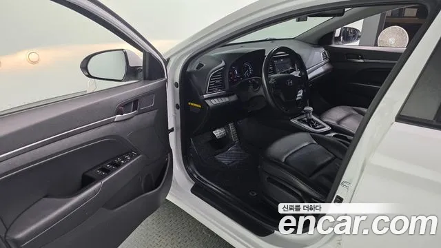 Hyundai AVANTE 2016 — фото 10