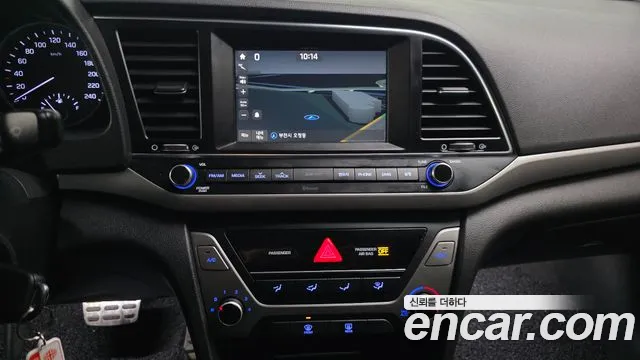 Hyundai AVANTE 2016 — фото 13