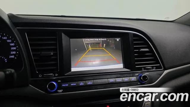 Hyundai AVANTE 2016 — фото 14
