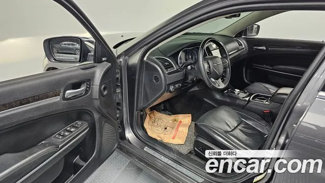 Chrysler 300C 2015 — фото 10