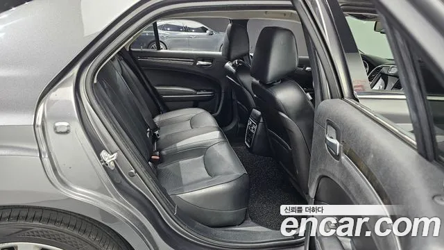 Chrysler 300C 2015 — фото 11