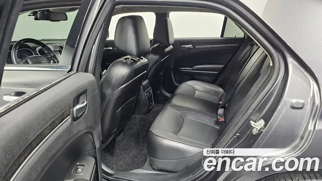 Chrysler 300C 2015 — фото 12