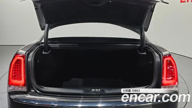 Chrysler 300C 2015 — фото 16